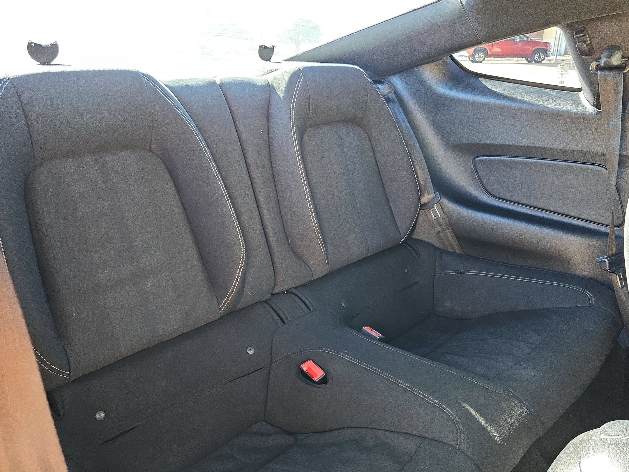 Used 2018 Ford Mustang Coupe RWD image 25