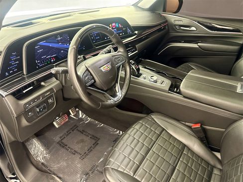 Used 2023 Cadillac Escalade ESV V image 9