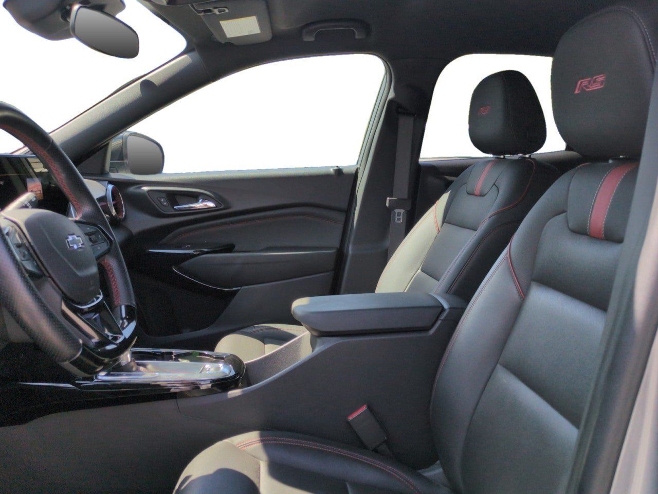 Used 2024 Chevrolet Trax RS FWD image 14