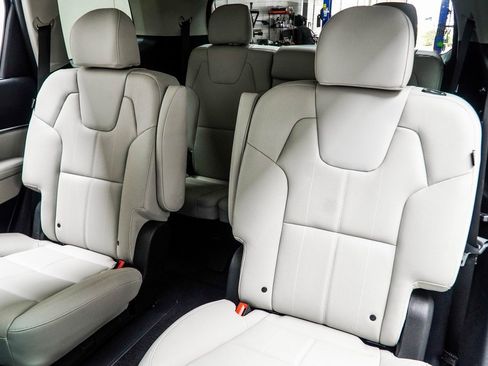 Used 2024 Kia Telluride EX w/ EX Captain's Chair Package image 38