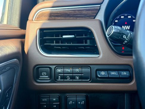 Certified 2023 Chevrolet Suburban High Country w/ LPO, Illumination Package image 34