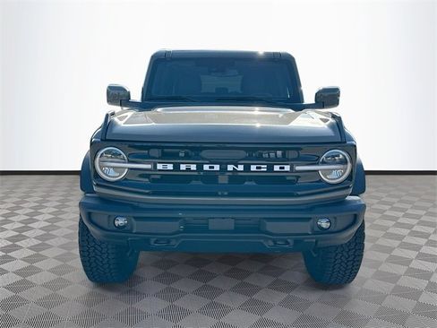 New 2025 Ford Bronco Outer Banks w/ Sasquatch Package image 2