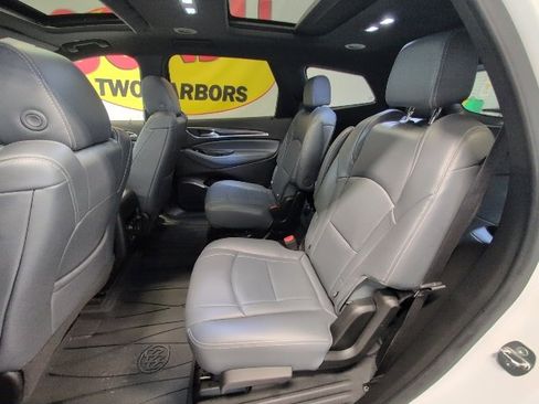 Used 2023 Buick Enclave Essence image 28