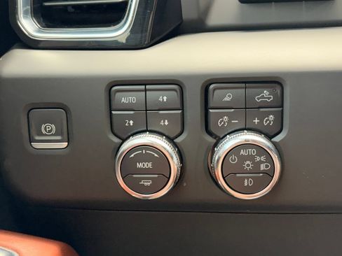 Used 2024 GMC Sierra 3500 Denali Ultimate AWD/4WD image 19