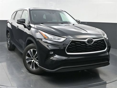 Used 2020 Toyota Highlander XLE image 1