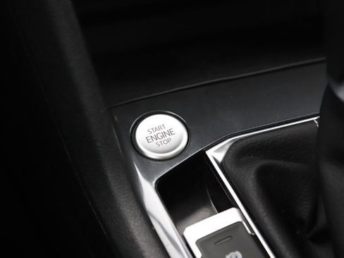 Used 2022 Volkswagen Tiguan SE image 22