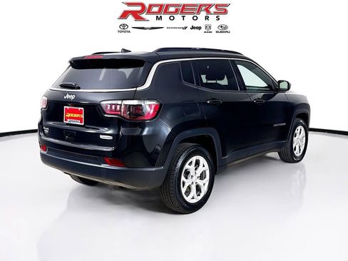 Used 2024 Jeep Compass Latitude image 8