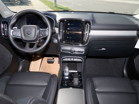 New 2025 Volvo XC40 B5 Plus w/ Climate Package image 22