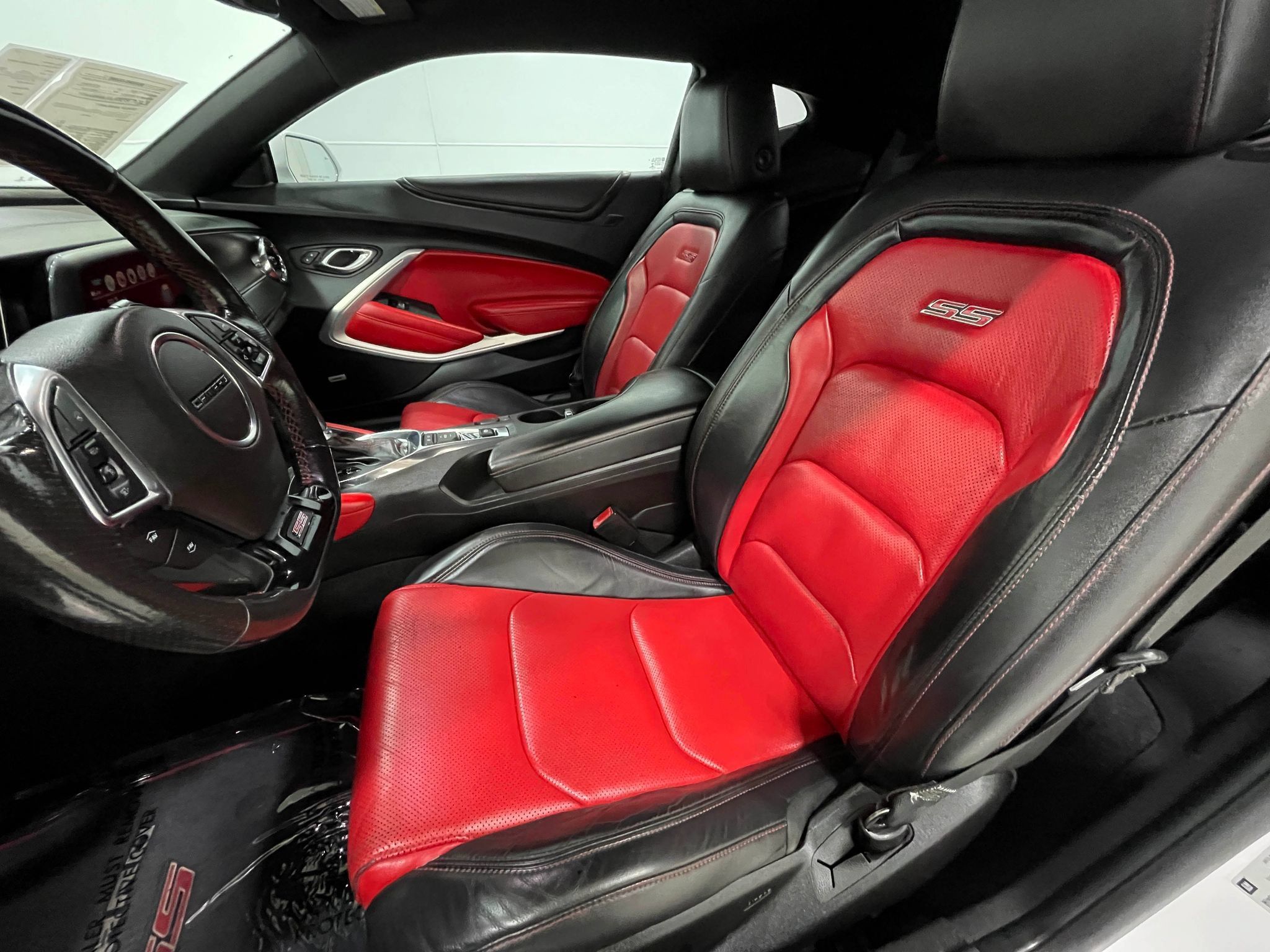 Used 2018 Chevrolet Camaro SS RWD image 13