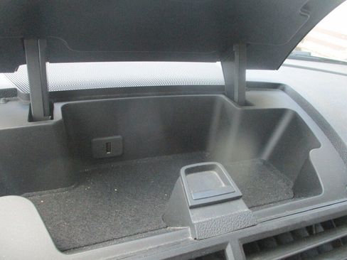 Used 2012 Chevrolet Traverse LT FWD image 39