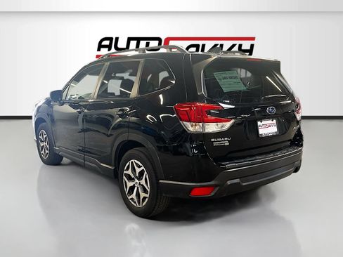 Used 2022 Subaru Forester Premium AWD/4WD image 5