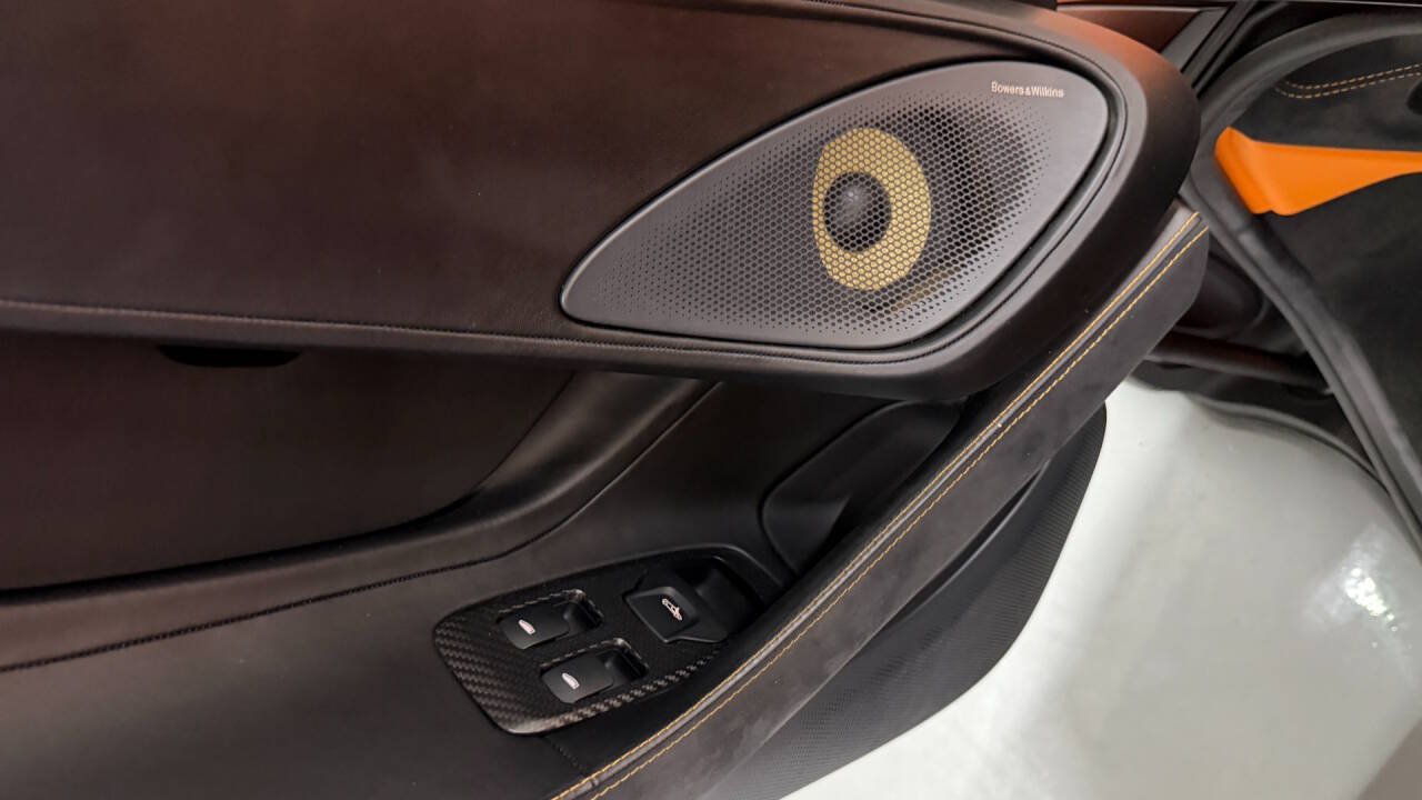 Used 2017 McLaren 570S Coupe RWD image 32