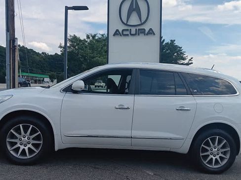 Used 2017 Buick Enclave Leather FWD image 2