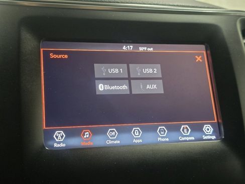 Used 2020 Jeep Cherokee Latitude image 3