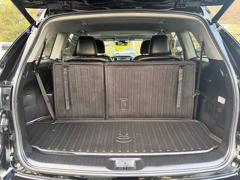 Used 2019 Toyota Highlander SE image 6