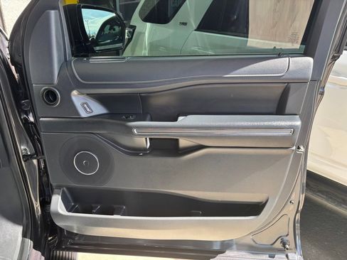 Used 2023 Ford Expedition Max XLT image 35
