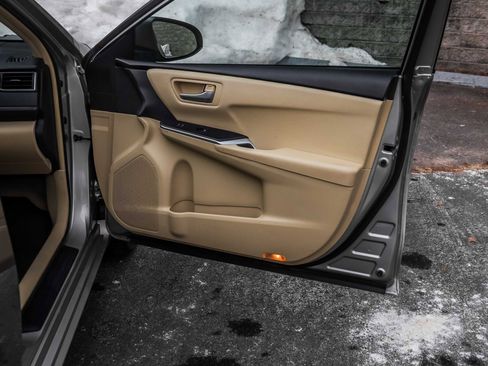 Used 2015 Toyota Camry LE image 14