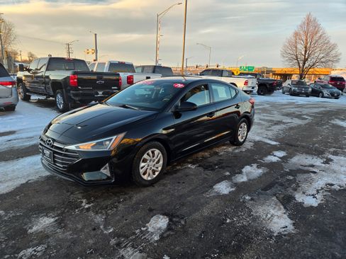 Used 2019 Hyundai Elantra SE image 3