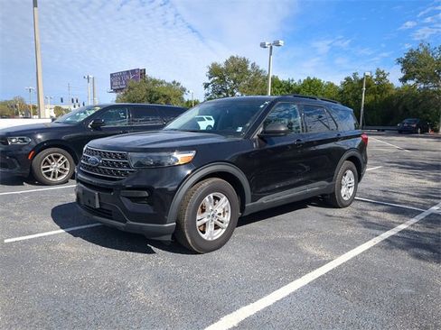 Used 2022 Ford Explorer XLT image 1