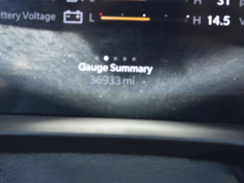 Used 2024 Jeep Grand Cherokee Limited w/ Luxury Tech Group II image 38