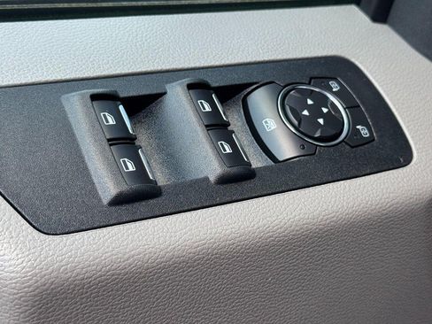 Used 2019 Ford F150 XLT w/ Equipment Group 302A Luxury AWD/4WD image 22