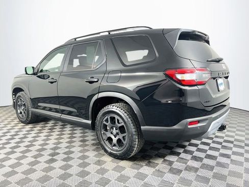 Certified 2023 Honda Pilot TrailSport image 4