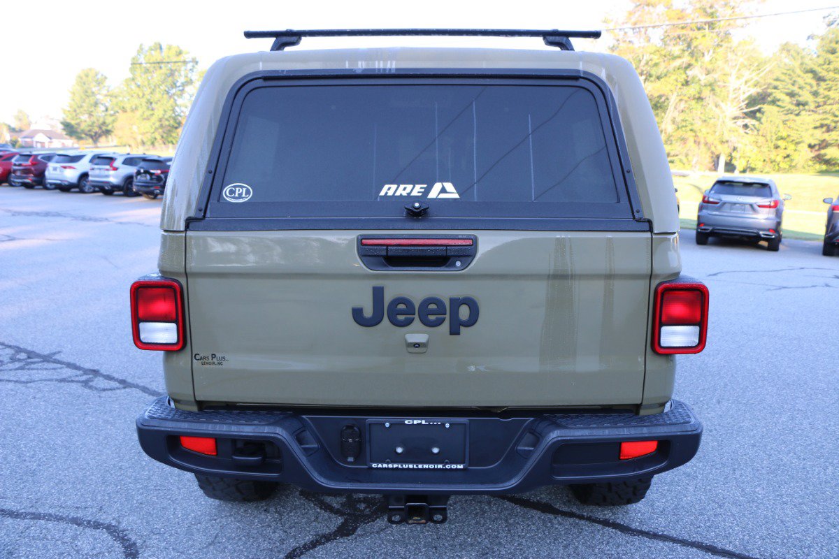 Used 2025 Jeep Gladiator Sport AWD/4WD image 4