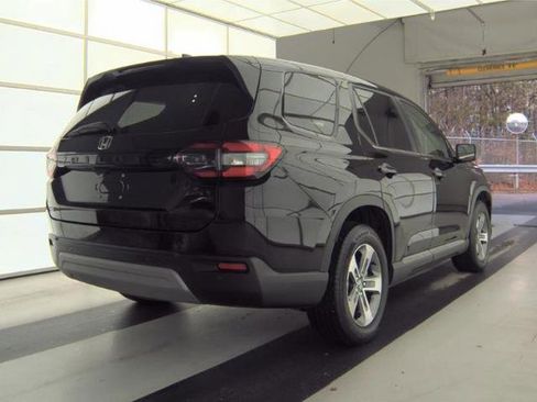 Used 2025 Honda Pilot EX-L image 3