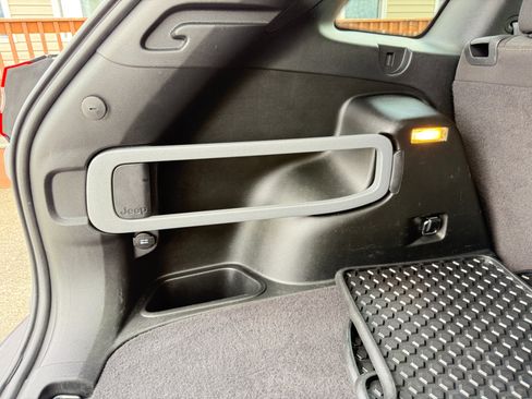 Used 2016 Jeep Cherokee Latitude w/ Safety/Convenience Group image 35