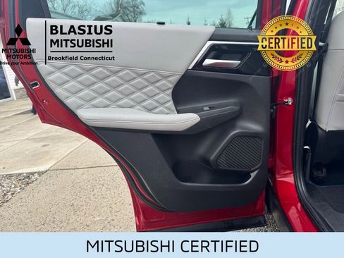 Used 2023 Mitsubishi Outlander SEL AWD/4WD image 3