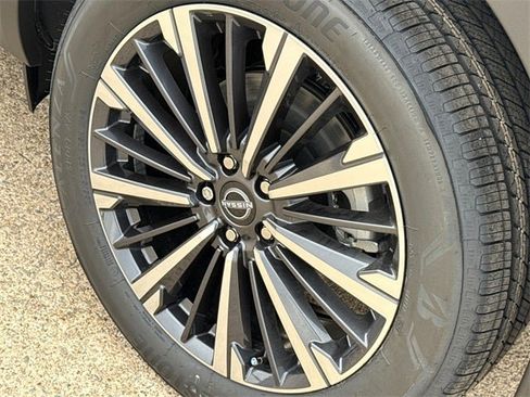 New 2026 Nissan Pathfinder Platinum image 11