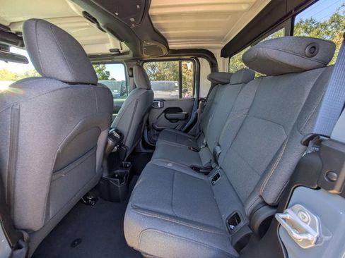 New 2025 Jeep Gladiator Sport image 12