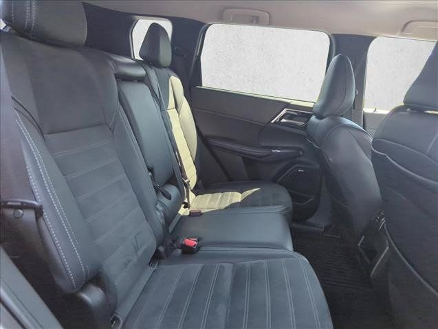 Used 2025 Mitsubishi Outlander SE FWD image 28