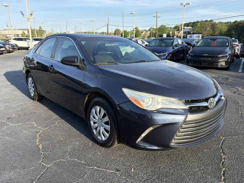Used 2015 Toyota Camry LE FWD image 3