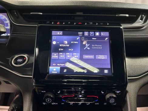 Used 2022 Jeep Grand Cherokee Altitude image 17