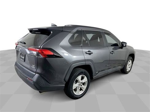 Used 2021 Toyota RAV4 LE image 8