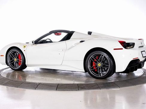 Used 2019 Ferrari 488 Spider image 7