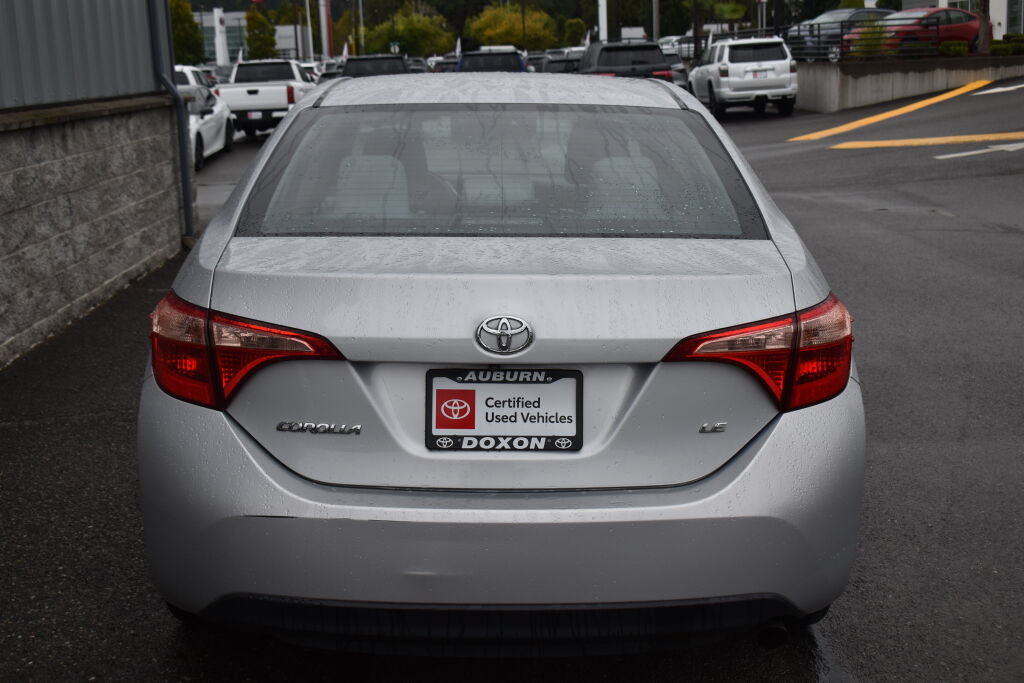 Used 2017 Toyota Corolla LE FWD image 6