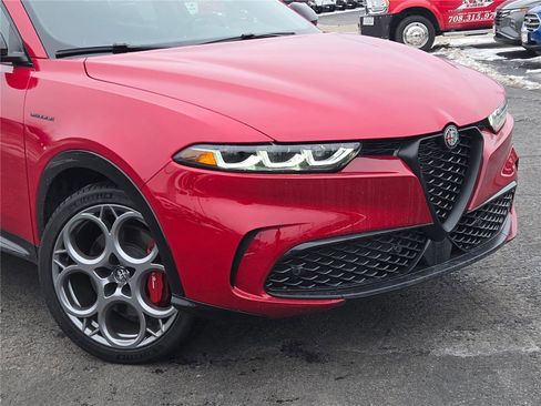 Used 2025 Alfa Romeo Tonale w/ Premium Package image 2