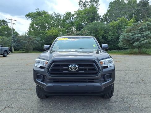 Used 2022 Toyota Tacoma SR AWD/4WD image 2