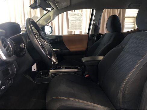 Used 2018 Toyota Tacoma SR5 image 9