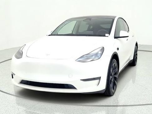 Used 2024 Tesla Model Y 2WD image 3