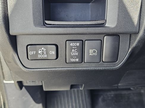 Used 2019 Toyota Tacoma TRD Sport image 17