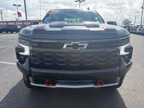 Used 2023 Chevrolet Silverado 1500 ZR2 w/ Technology Package AWD/4WD image 8