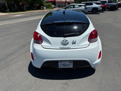 Used 2013 Hyundai Veloster w/ Style Pkg FWD image 7