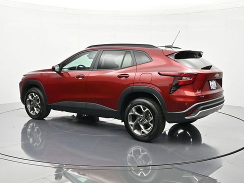 Certified 2025 Chevrolet Trax LT w/ LT Convenience Package image 7