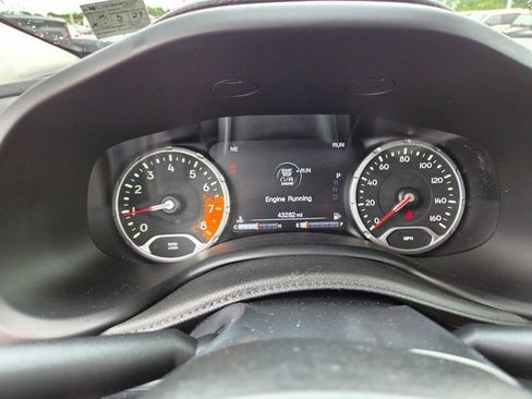 Used 2017 Jeep Renegade Trailhawk w/ Premium Trailhawk Package AWD/4WD image 3