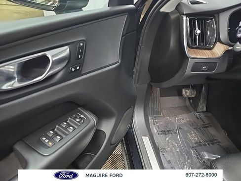 Used 2023 Volvo XC60 B5 Plus w/ Climate Package AWD/4WD image 31