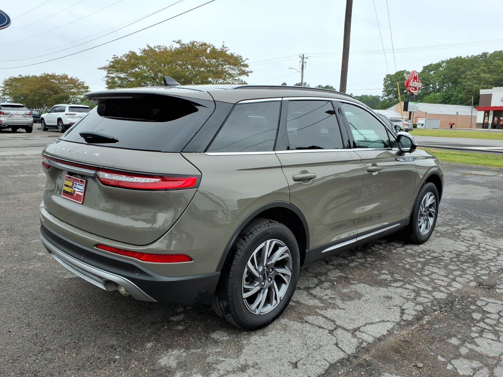 Used 2025 Lincoln Corsair AWD w/ Equipment Group 101A image 4