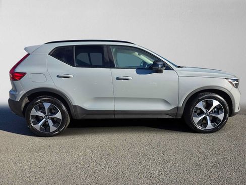 Used 2026 Volvo XC40 B5 Plus AWD/4WD image 3